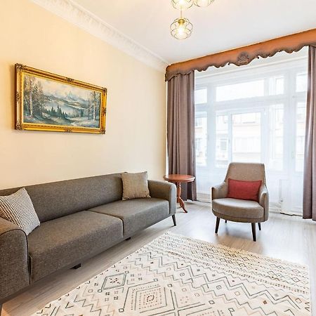 Charming Apartment Surrounded By Vibrant Attractions In Kadikoy Estambul Exterior foto