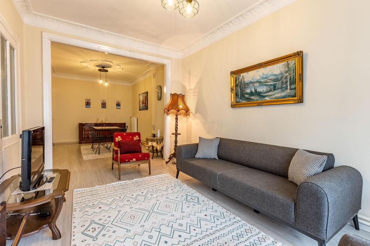 Charming Apartment Surrounded By Vibrant Attractions In Kadikoy Estambul Exterior foto