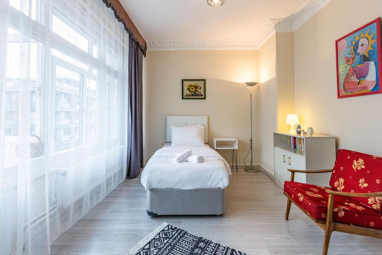 Charming Apartment Surrounded By Vibrant Attractions In Kadikoy Estambul Exterior foto