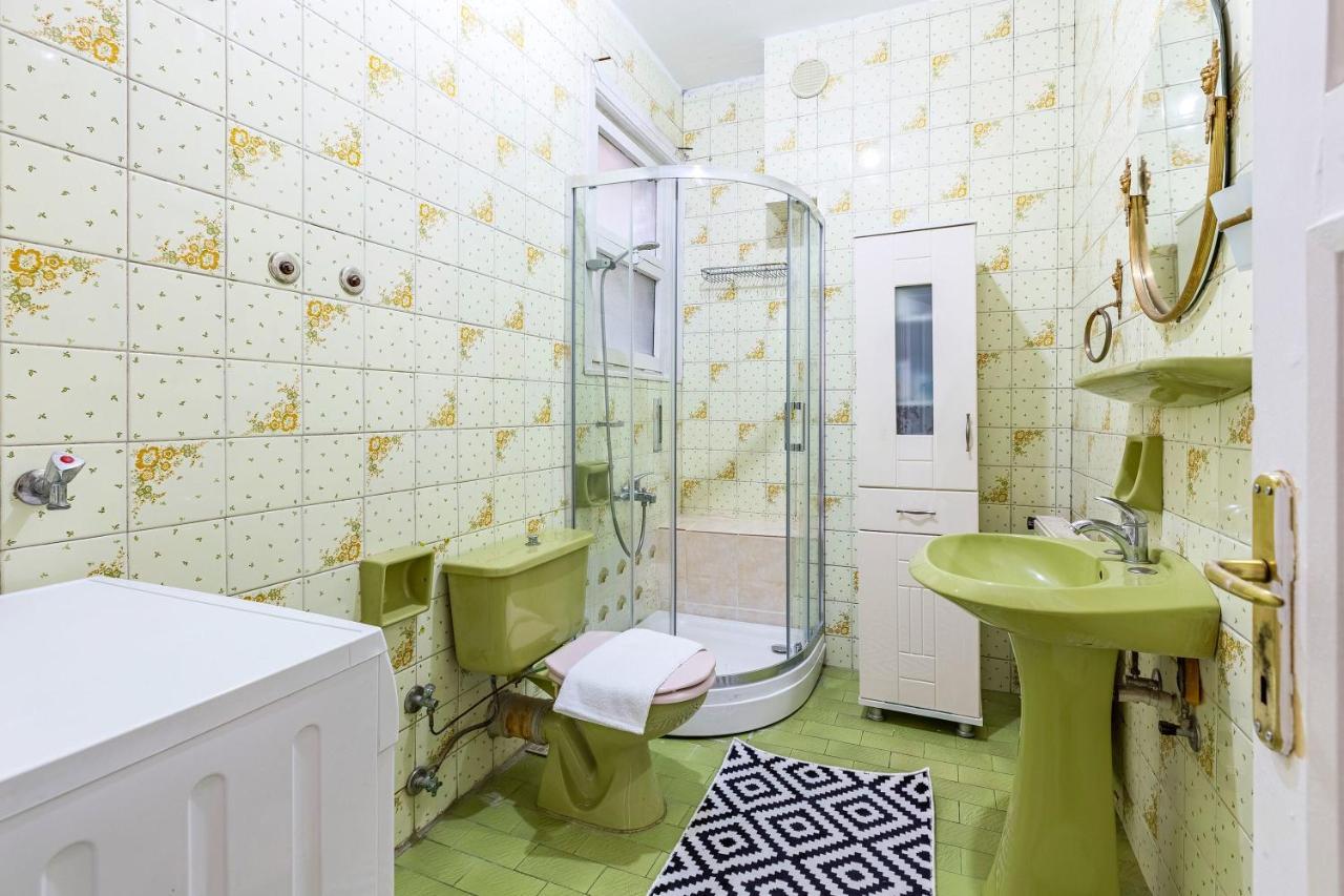 Charming Apartment Surrounded By Vibrant Attractions In Kadikoy Estambul Exterior foto